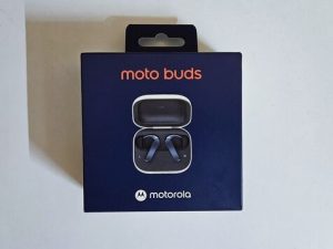 moto buds (Coral Peach)